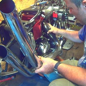 ep13 30 Harley Davidson exhaust installation